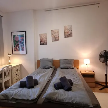 Center, High Ceilings, 75m2 2br Free Parking *