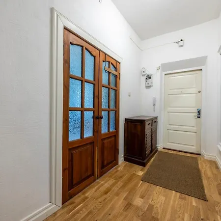 Appartement Center, High Ceilings, 75m2 2br Free Parking