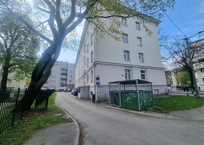 Apartment Center, High Ceilings, 75m2 2br Free Parking Tallinn