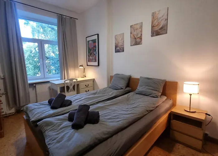 Center, High Ceilings, 75m2 2br Free Parking Appartamento