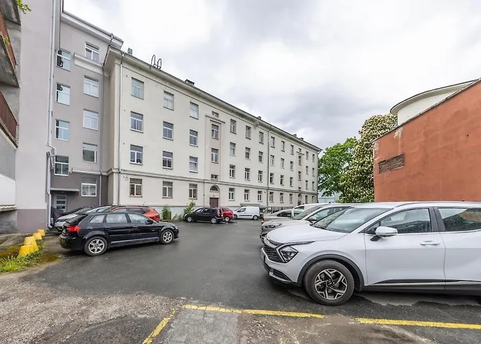 Center, High Ceilings, 75m2 2br Free Parking Appartamento Reval