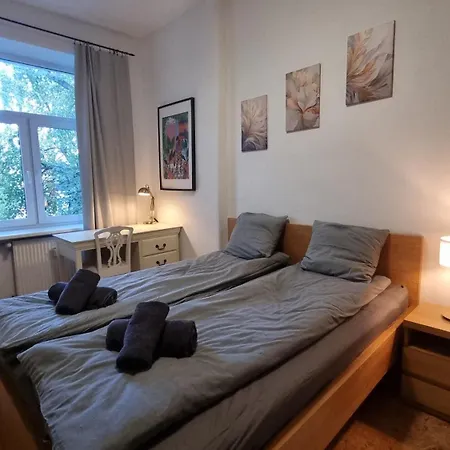 Center, High Ceilings, 75m2 2br Free Parking Lägenhet