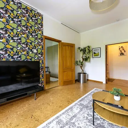 Apartmán Center, High Ceilings, 75m2 2br Free Parking