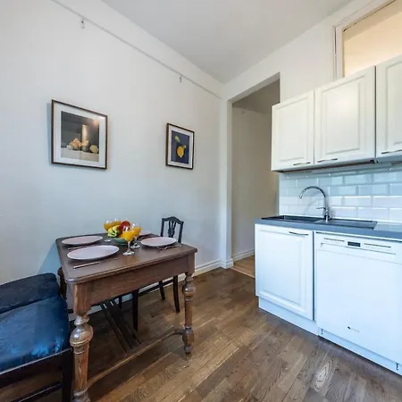 Apartmán Center, High Ceilings, 75m2 2br Free Parking *