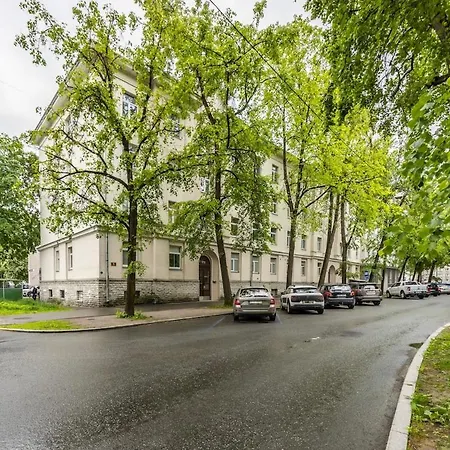 Center, High Ceilings, 75m2 2br Free Parking Apartmán