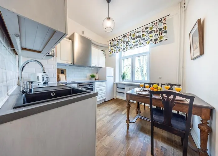 Center, High Ceilings, 75m2 2br Free Parking Lägenhet Tallinn